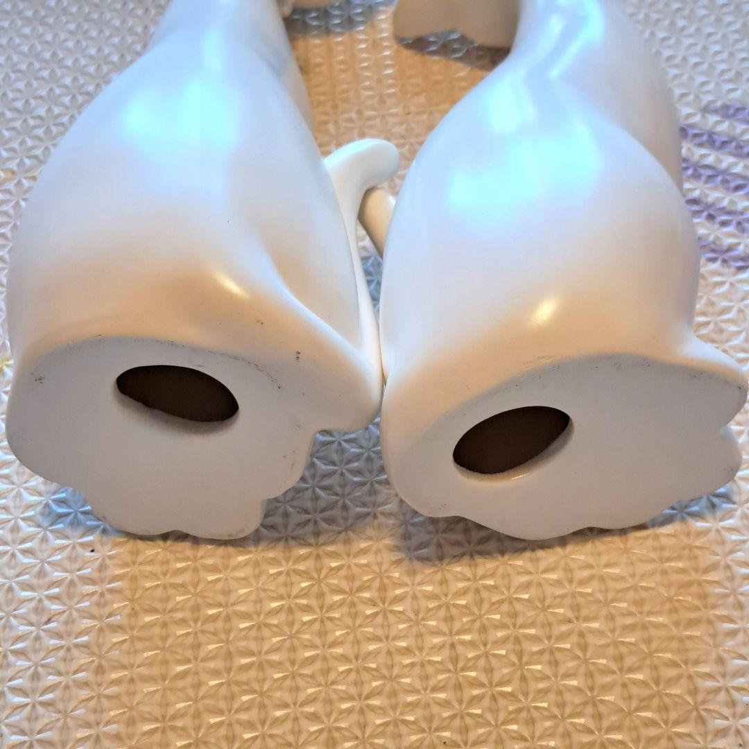 白い猫　ペア置物　パールのネックレス　フィギュア　陶器　ねこ　２匹　インテリア