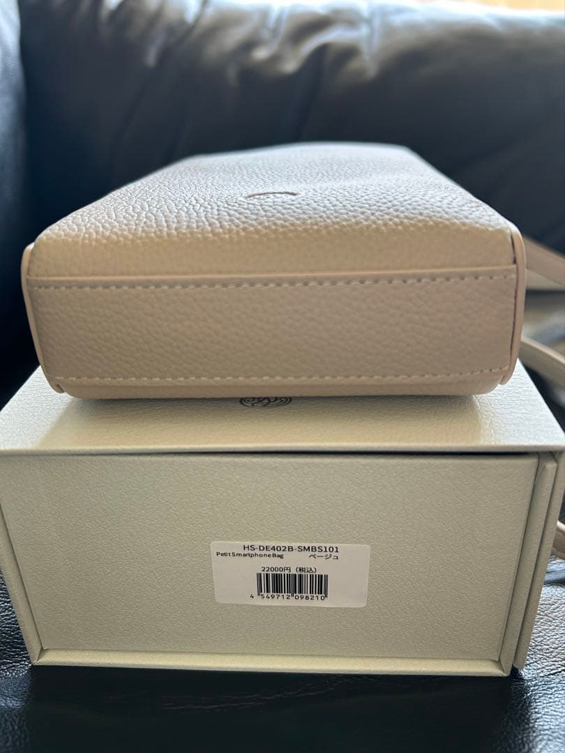 新品❗️DEMIU Petit Smartphone Bag ストラップ付ベージュ