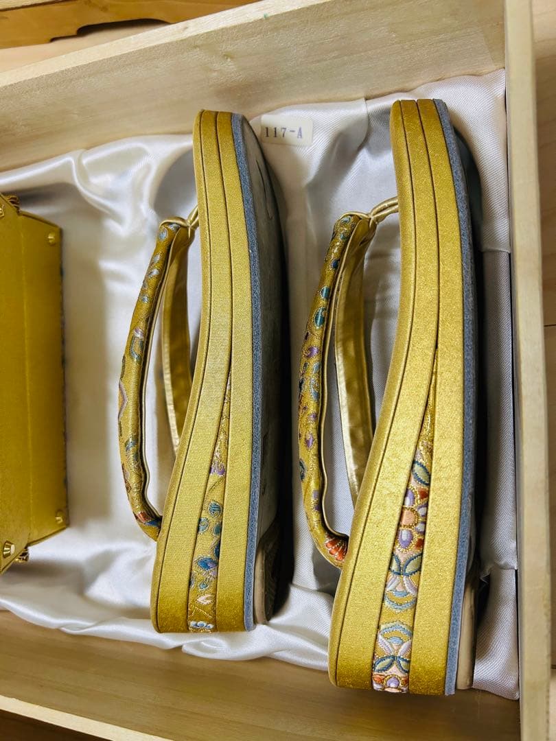 老舗和装 京都『伊と忠 長嶋成織物 瀞金錦 草履 ハンドバッグ』二箱セット 美品