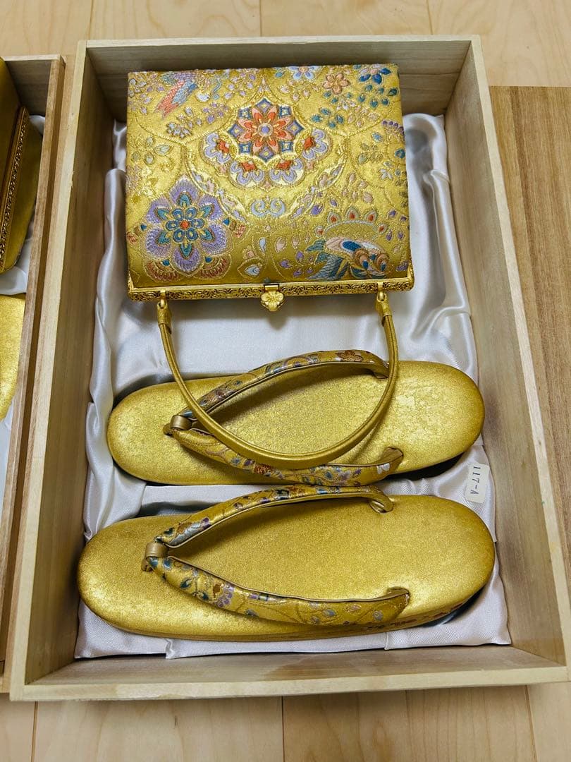 老舗和装 京都『伊と忠 長嶋成織物 瀞金錦 草履 ハンドバッグ』二箱セット 美品