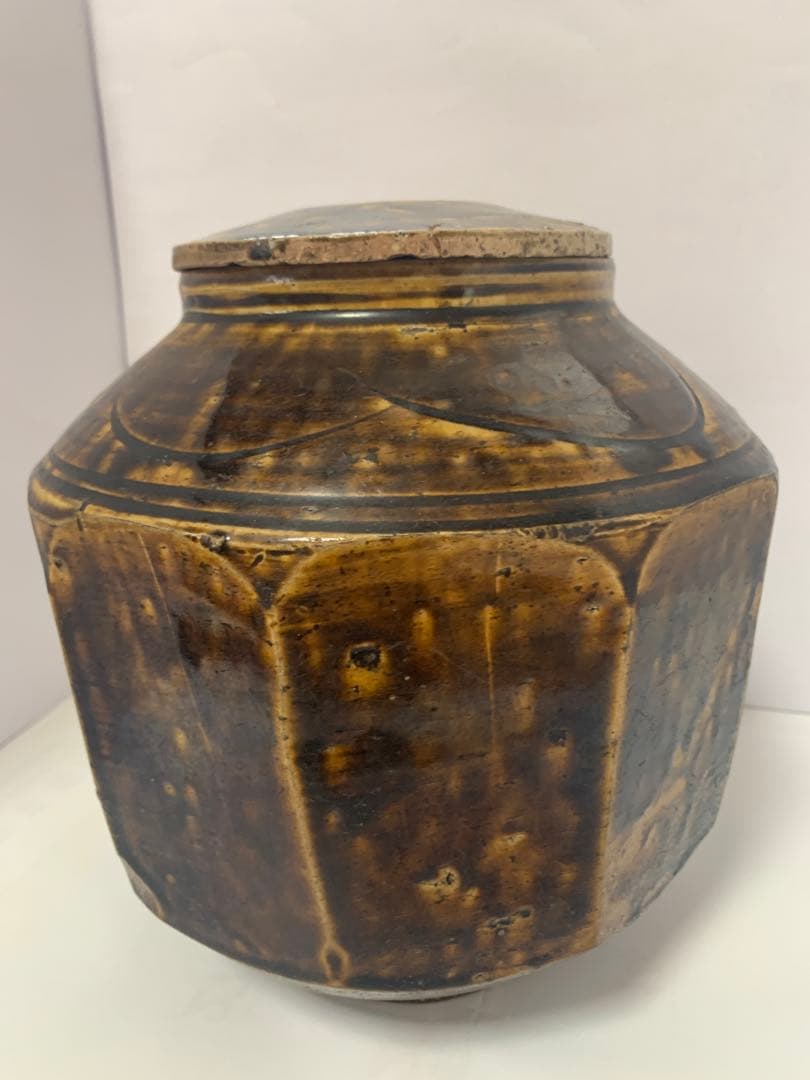 李朝　韓国美術　飴釉　面取大壺　 蓋付き　送料込み