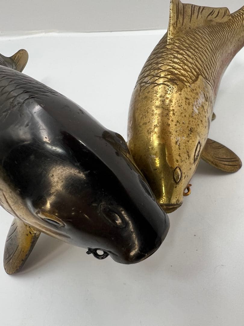 双鯉 在銘 金銀 ２匹揃 金属工芸 置物 縁起物 鯉 在銘