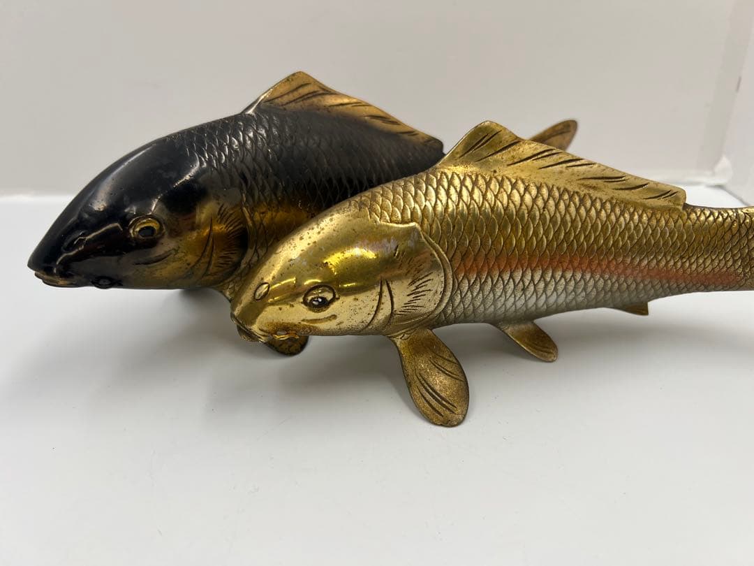 双鯉 在銘 金銀 ２匹揃 金属工芸 置物 縁起物 鯉 在銘