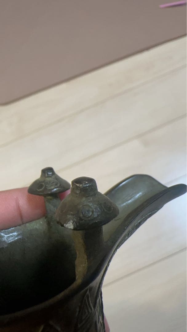 ト*ワ様 酒器，爵杯，金属製三脚型工芸品 幾何学模様