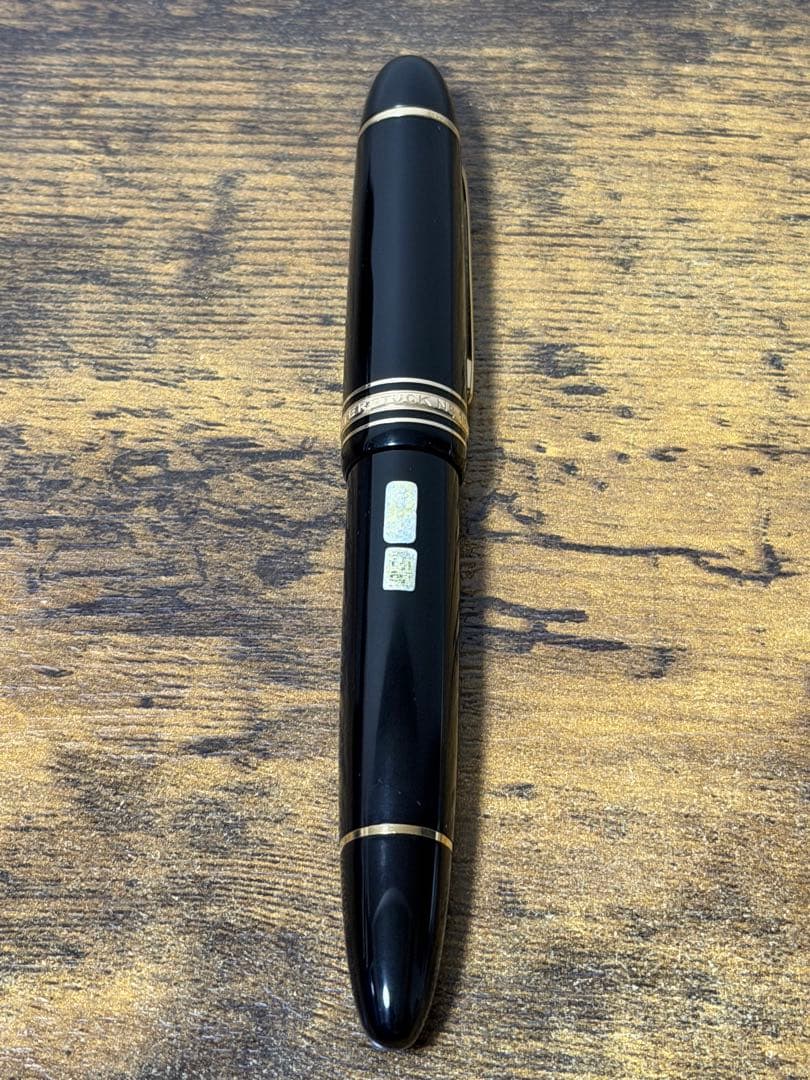 未使用に近い　シール付　ヘミングウェイ芯 18K 中白 モンブラン　万年筆　中字