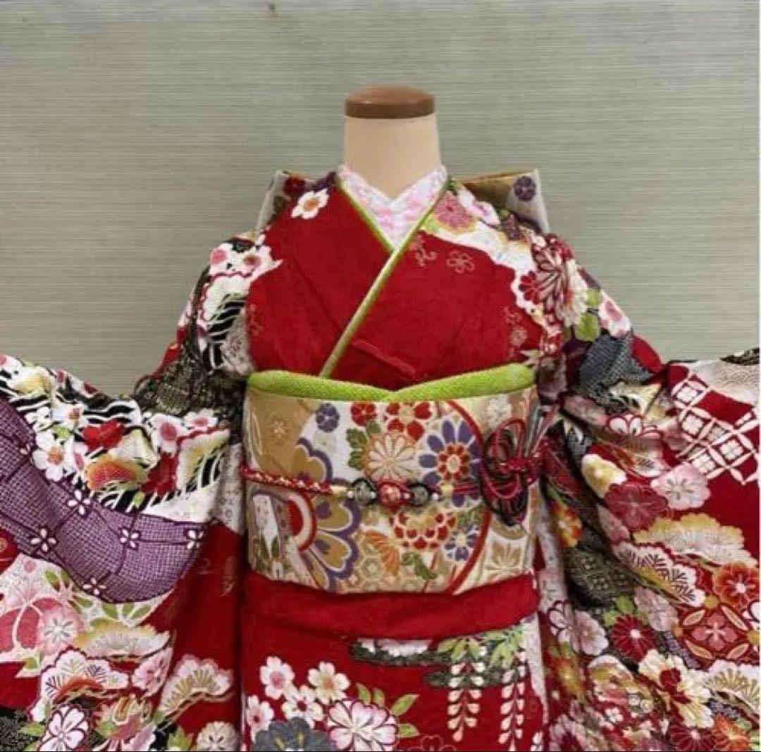 【新品・未使用】【大きいサイズ】【振袖】赤の豪華な唐絞り振袖フルセット