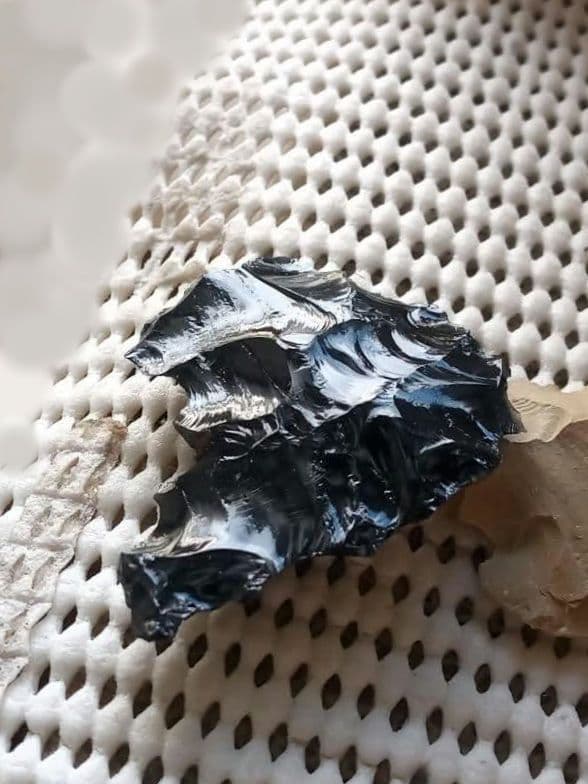 打製石器　アイヌ仕様 a 黒曜石 刃物　模写