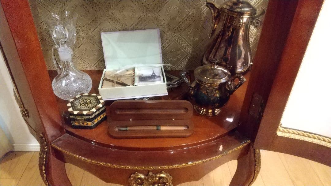 【高級輸入家具①】スペイン製 ガラスキャビネット キュリオケース ショーケース