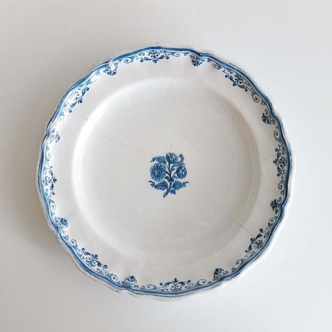 ムステイエ 18世紀の小花柄皿 B