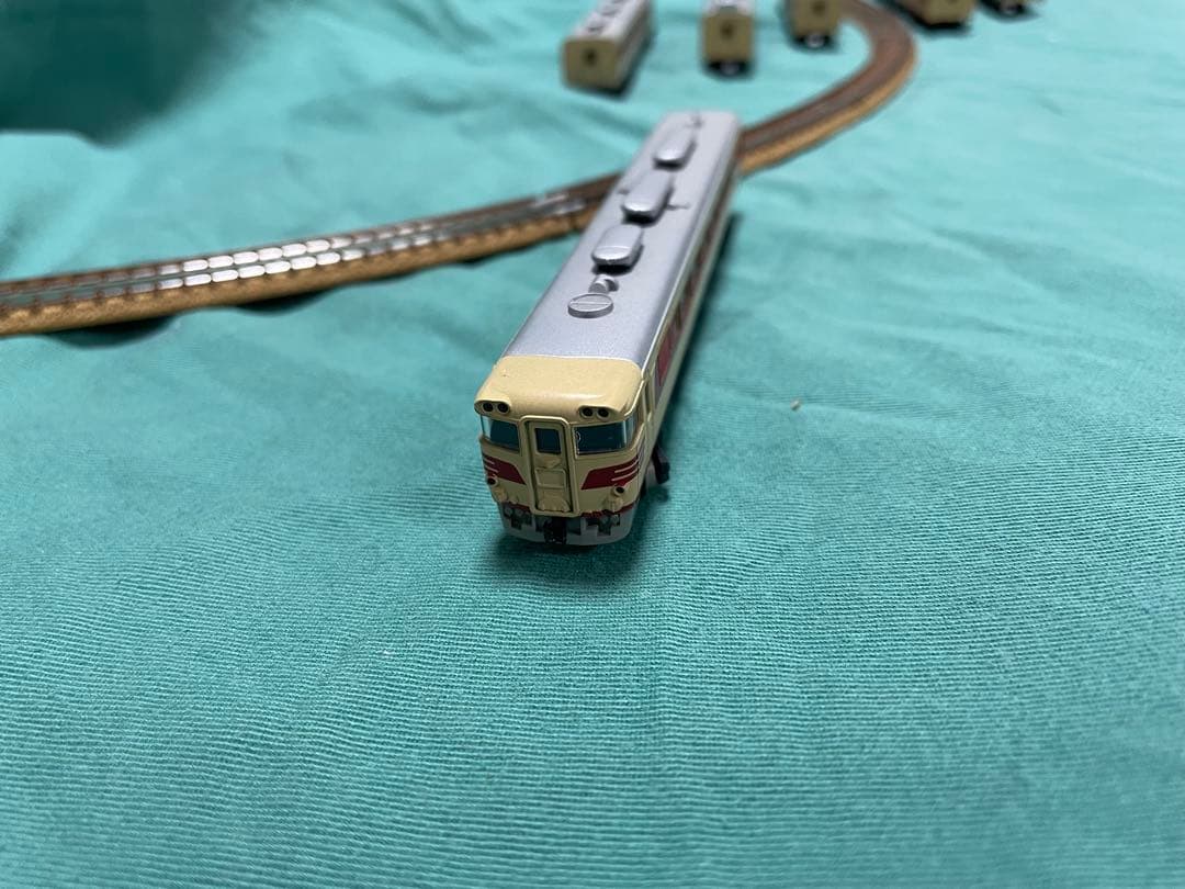 Ｎゲージ キハ82￼￼ 2両、キハ80 4両。計6両編成のセットです