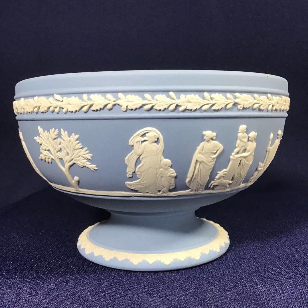 ウェッジウッド ジャスパーウェア クリームカラー on ペールブルー