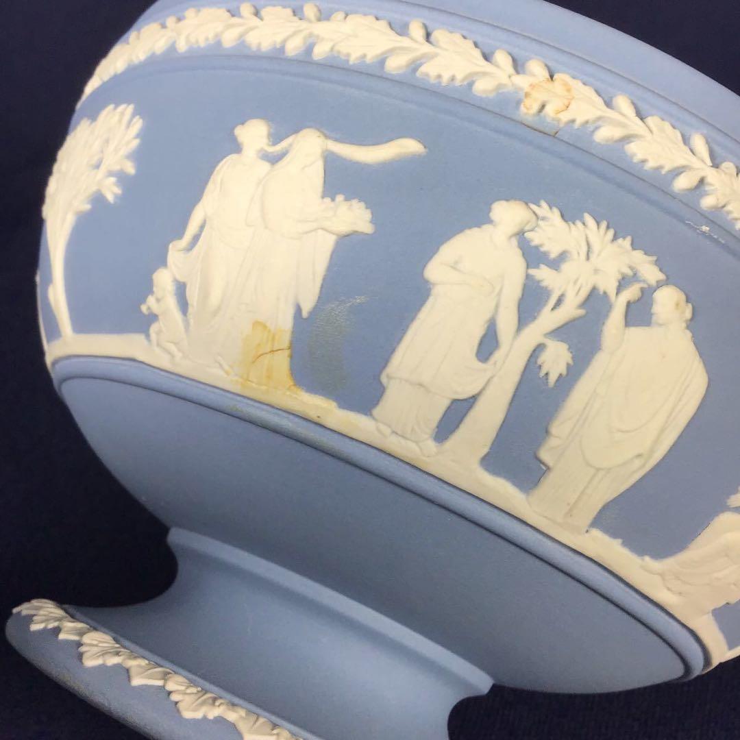 ウェッジウッド ジャスパーウェア クリームカラー on ペールブルー