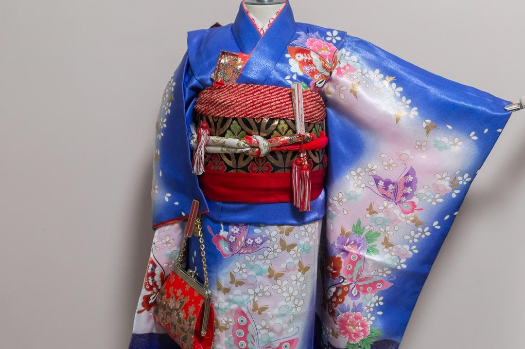 ぴ*ち様 【七五三7歳女の子】晴れ着フルセット・振袖一式・豪華・蝶柄×青地・７歳