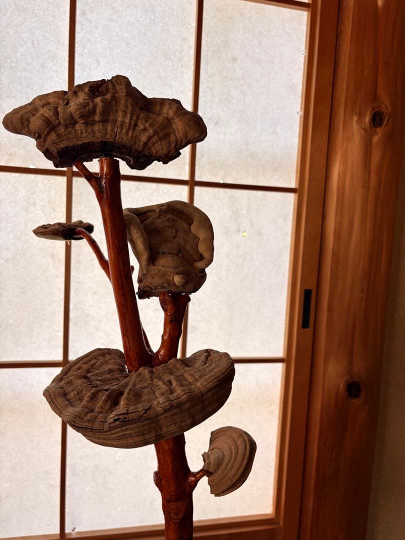 木製キノコデザインの置物