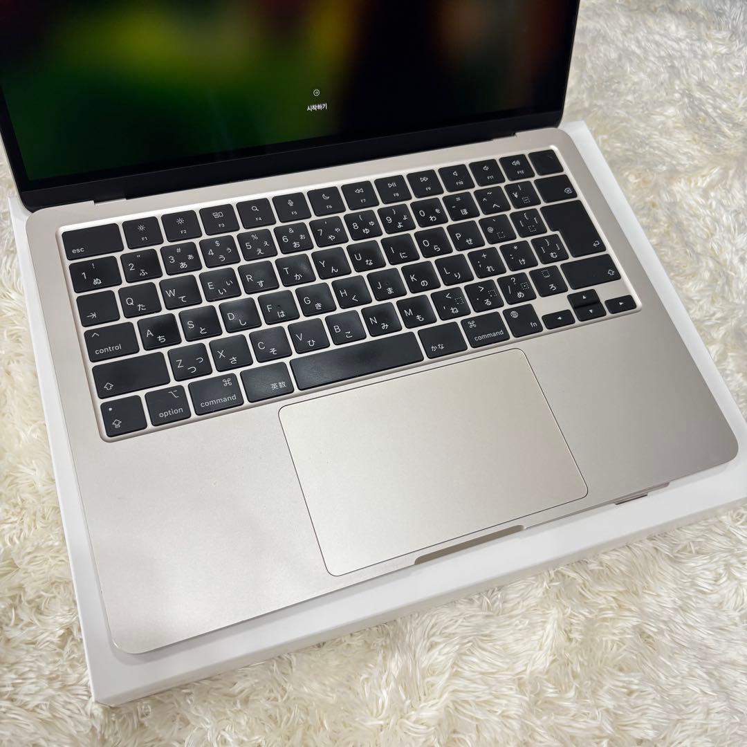 Apple MacBook Air M2 13.6インチ
