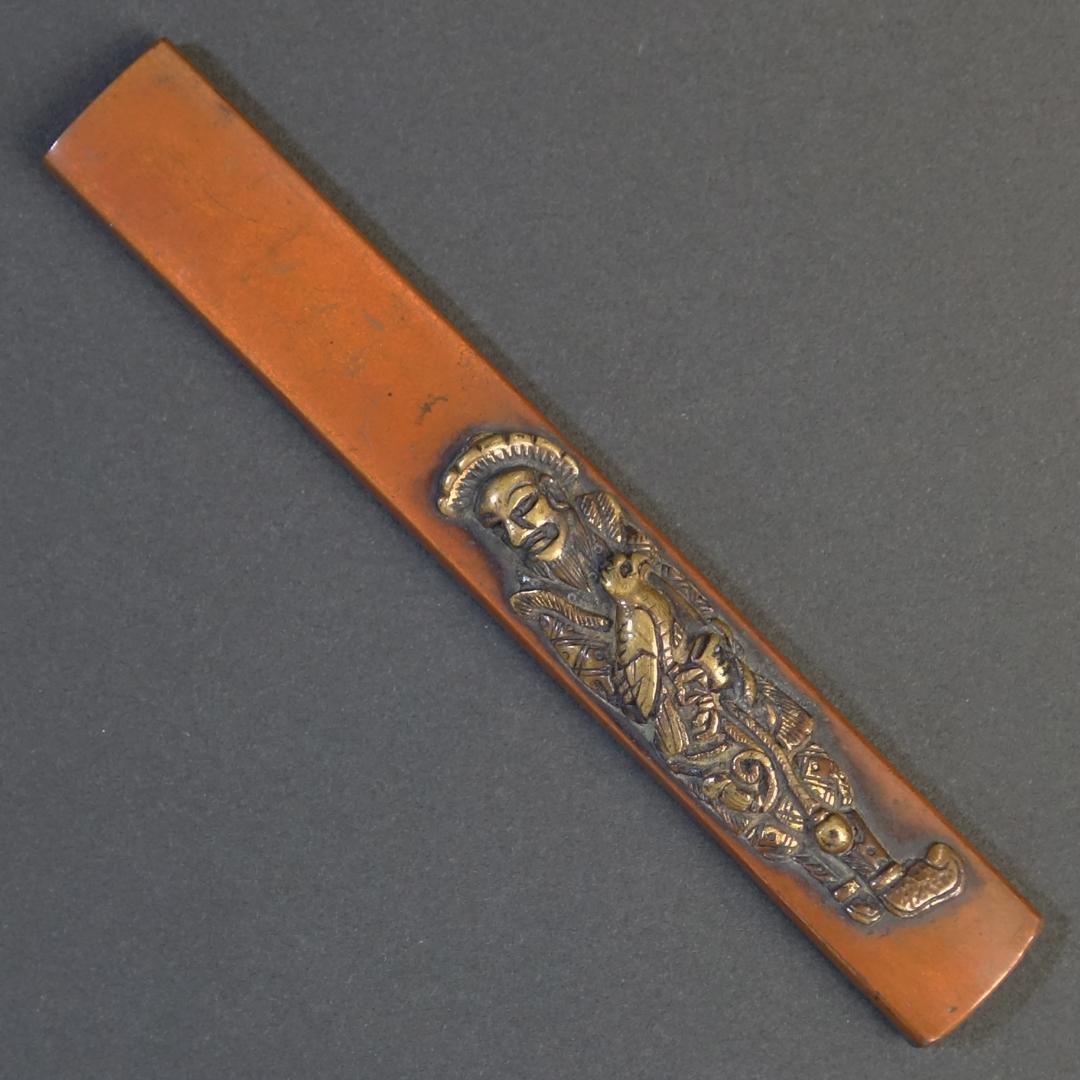 鍔 鐔 小柄 日本刀 刀装具 武具 骨董【素銅磨地 高肉彫 鍍金 韃靼人図小柄】