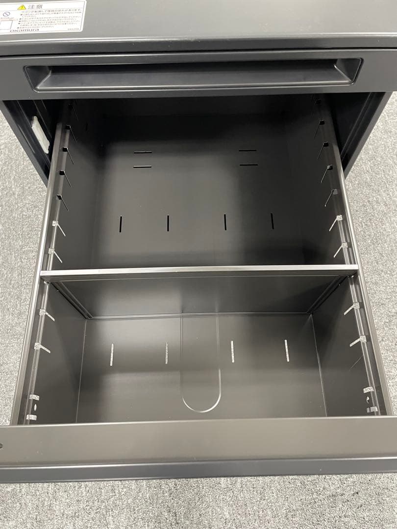 美品オカムラ　okamura 黒の収納キャビネット（ロック付き）　3段