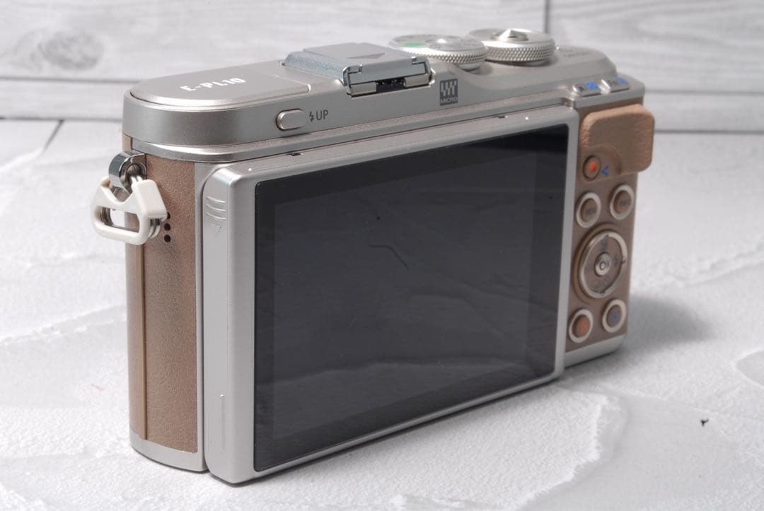 オリンパス PEN E-PL10 ダブルズームキット Wi-Fi対応機種 美品❣️