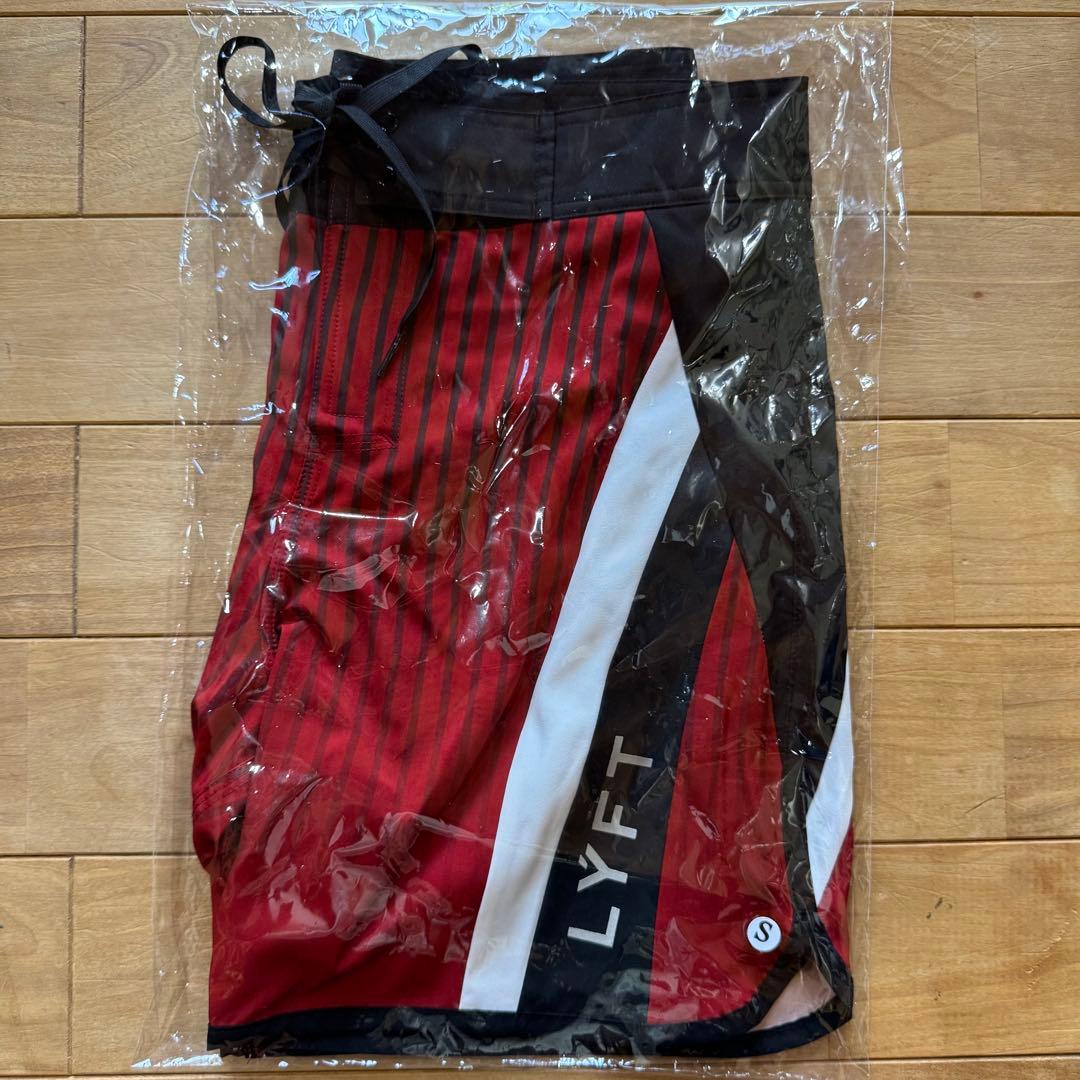 LYFT サーフパンツ Sサイズ ストライプ　ステージショーツ　リフト