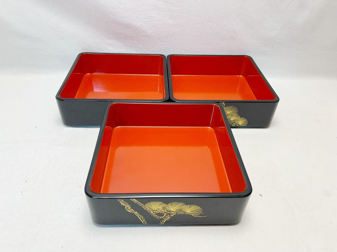 未使用 茶道具 木製 黒塗 金彩松鶴蒔絵 三段重箱 内朱 共箱