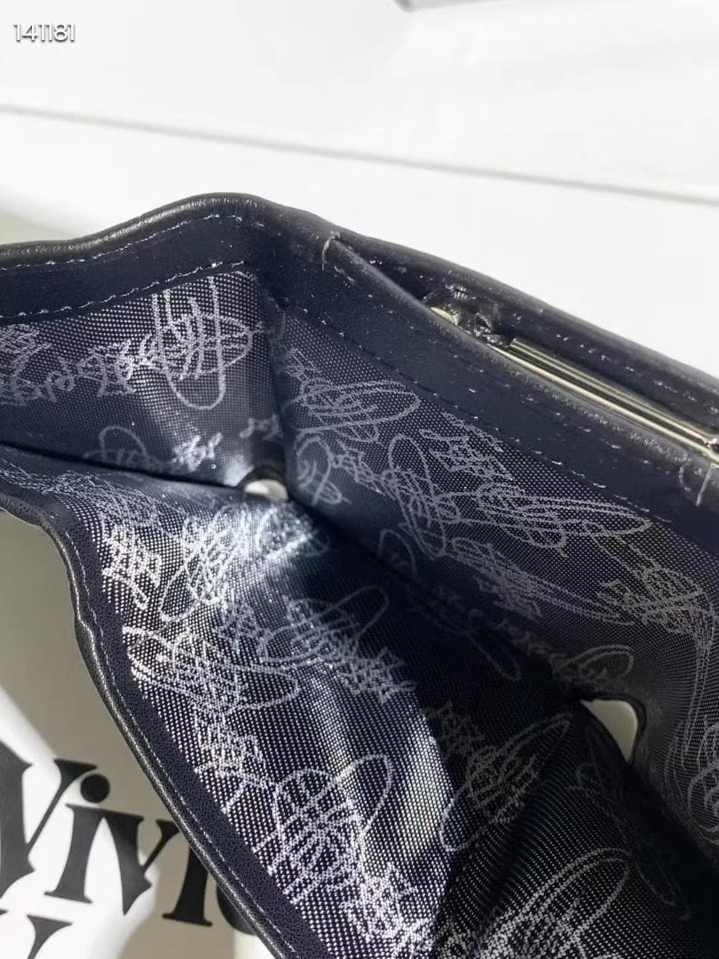 ブラック ヴィヴィアン柄 三つ折り財布-165