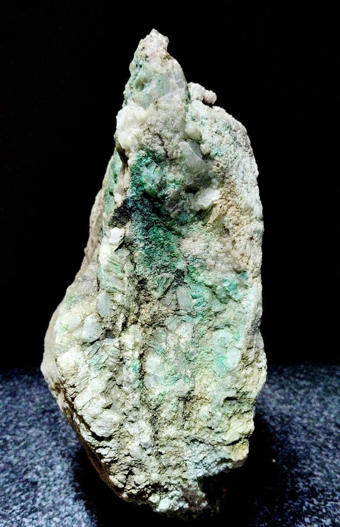 ★国産マラカイト原石★孔雀石【秩父鉱山・大黒ズリ3,128ｇ】