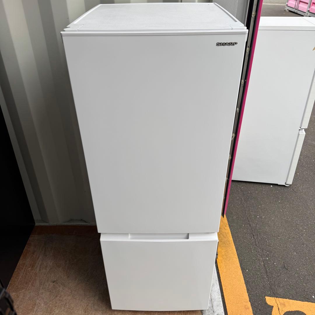 C7411★2023年製美品★シャープ　冷蔵庫　マットホワイト　右.左開き　大型