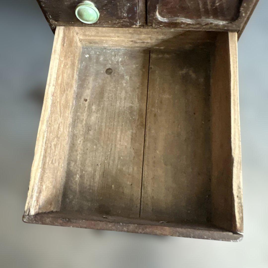 ヴィンテージ　グリーンの取っ手がとても可愛い❣️木製4段引き出し箪笥