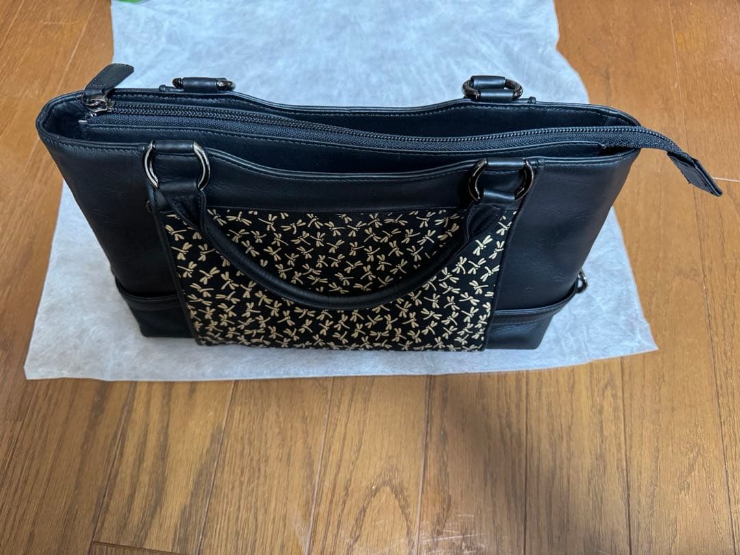 印伝　手提げ　ハンドバッグ　黒地　白漆　とんぼ　印傳屋