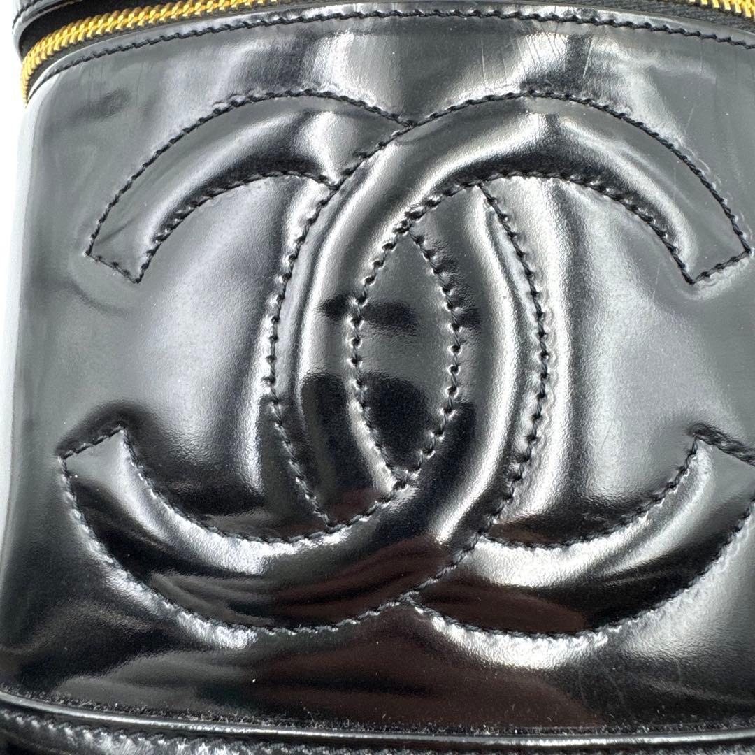 CHANEL シャネル　バニティバッグ　ブラック　エナメル　ココマーク　シール有