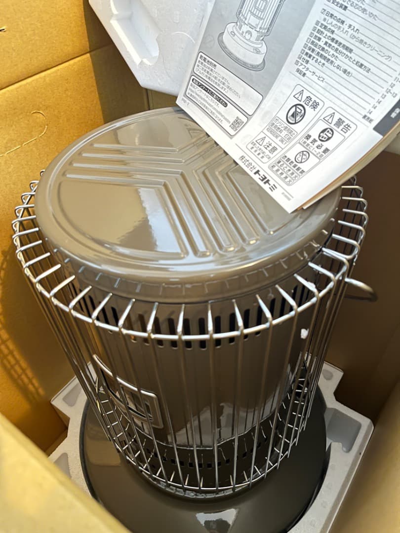 【新品・未使用】トヨトミ 石油ストーブ グレージュ　KS-67H