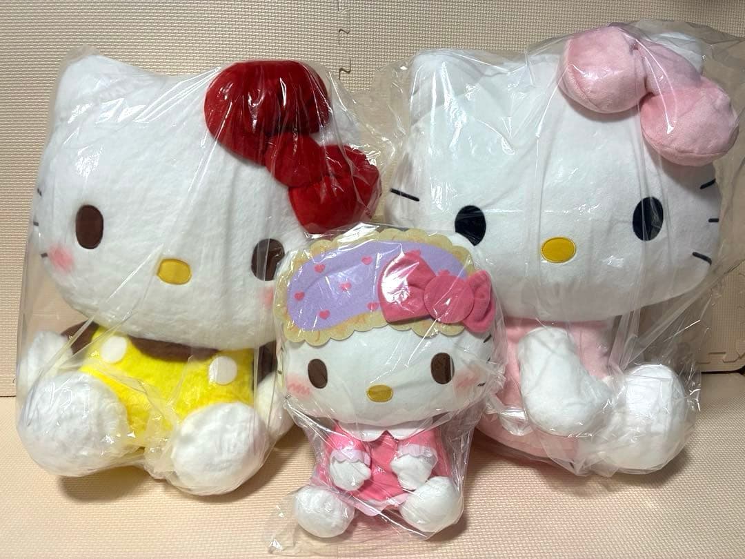 新品　ハローキティ ぬいぐるみ 3点　洗顔リストバンド 1セット