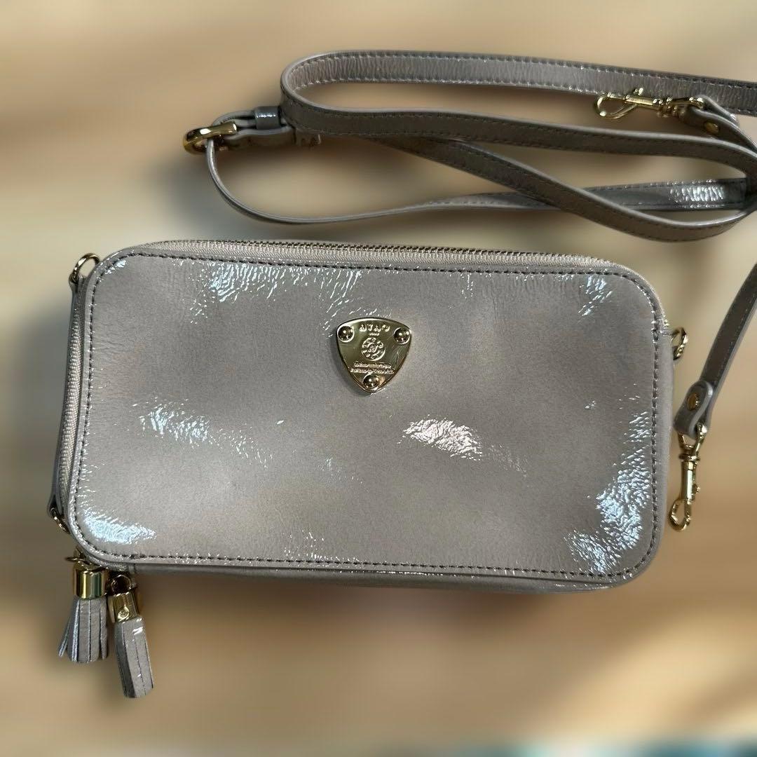 お値下げ美品　ATAO アミュレット お財布ショルダー 3wayパールグレージュ