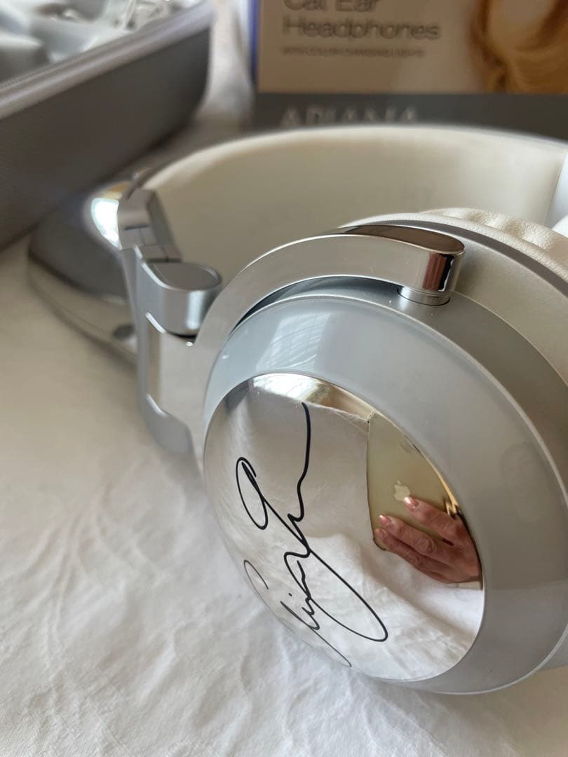 Brookstone Ariana アリアナ ワイヤレス 猫耳ヘッドホン 限定版