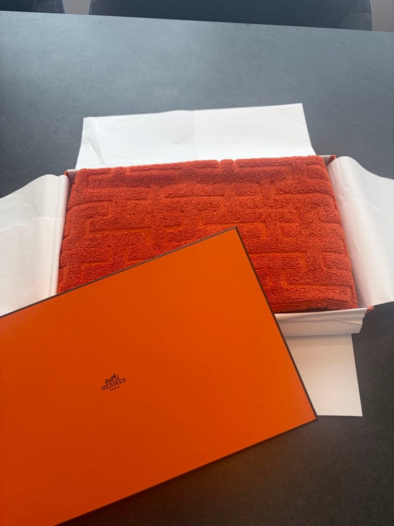 新品未使用　HERMES（エルメス）タオル95x55オレンジ