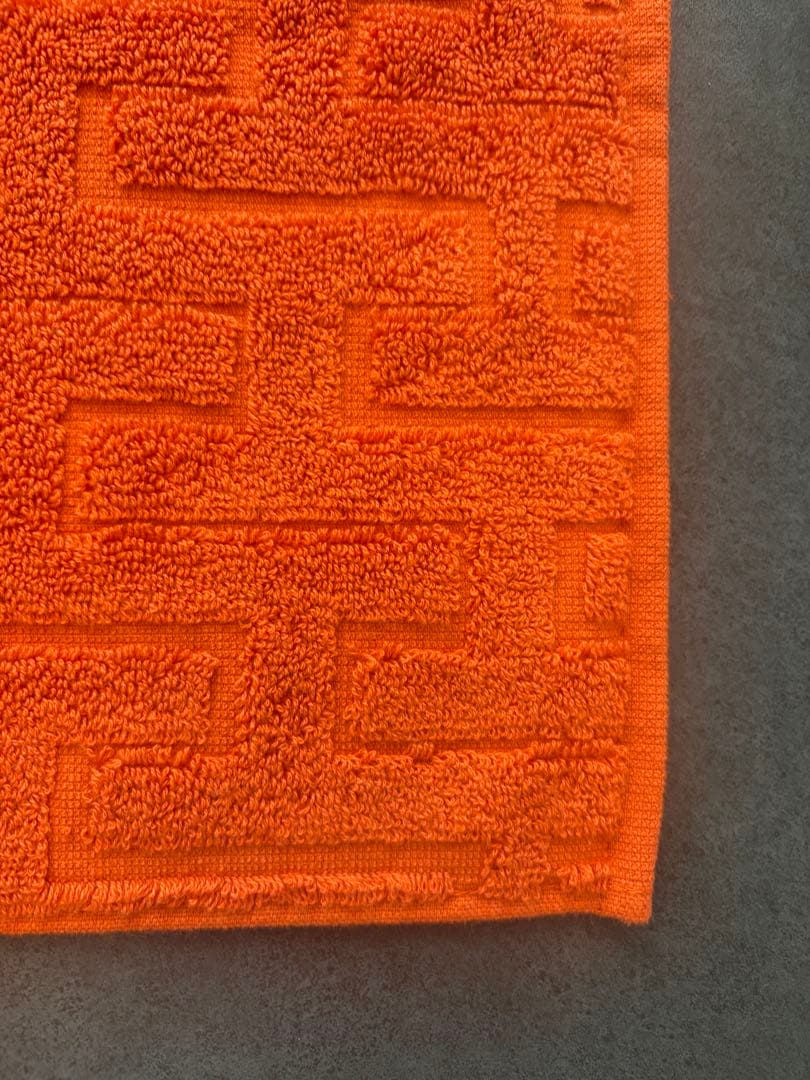 新品未使用　HERMES（エルメス）タオル95x55オレンジ
