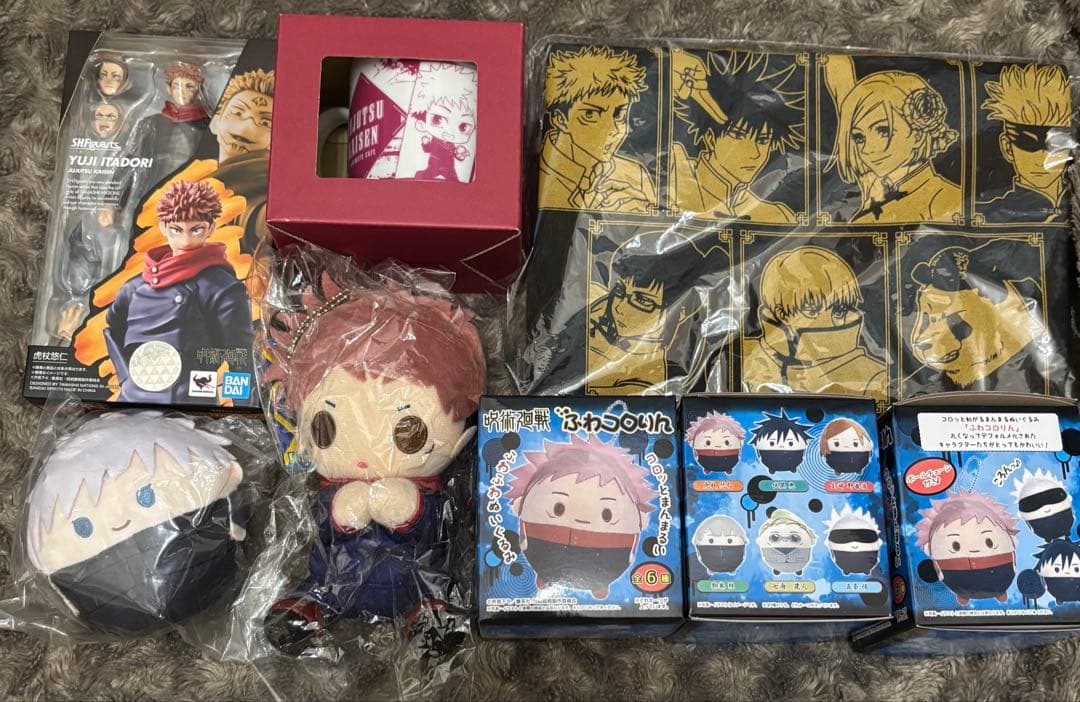 呪術廻戦　まとめ売り　虎杖くん多め　ぬいぐるみ　　アクスタ　缶バッジ　他