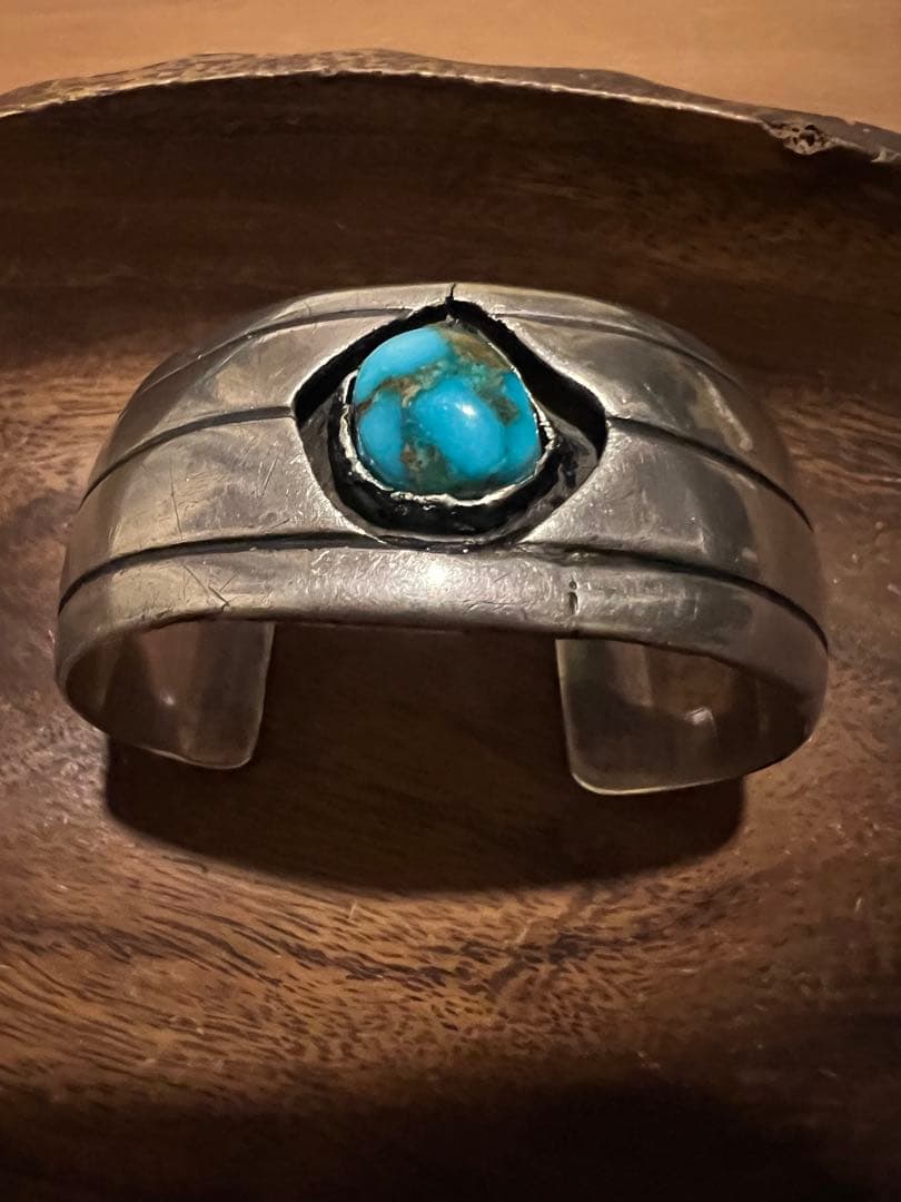 ターコイズ石付きシルバーバングル　インディアンジュエリー　ネイティブアメリカン