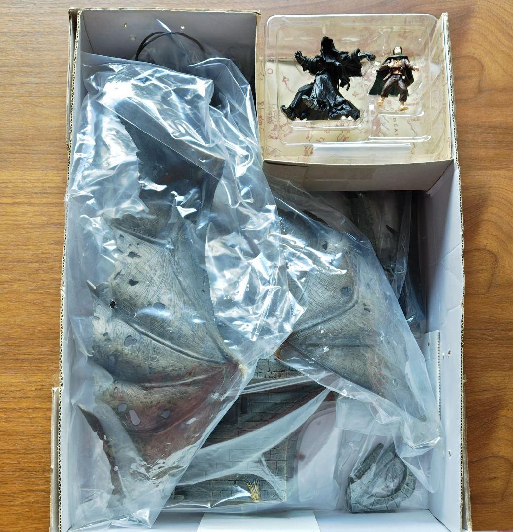 ロード・オブ・ザ・リング《フロドを襲う 翼竜とナズグル 》 大型フィギュア