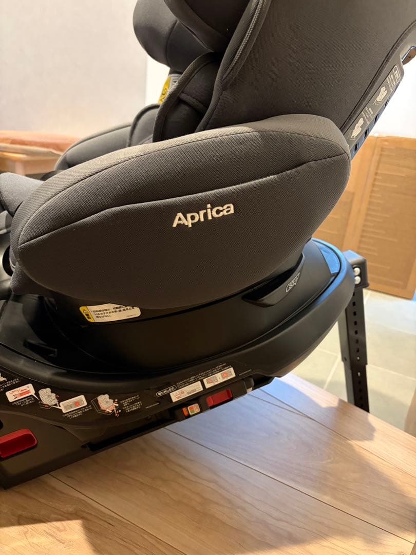 Aprica チャイルドシート フラディアプラスライトベッド型回転式