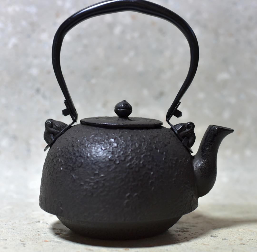 南部鉄瓶　鍋元造桜鉄瓶　【極上品】紙箱入り/お茶道具