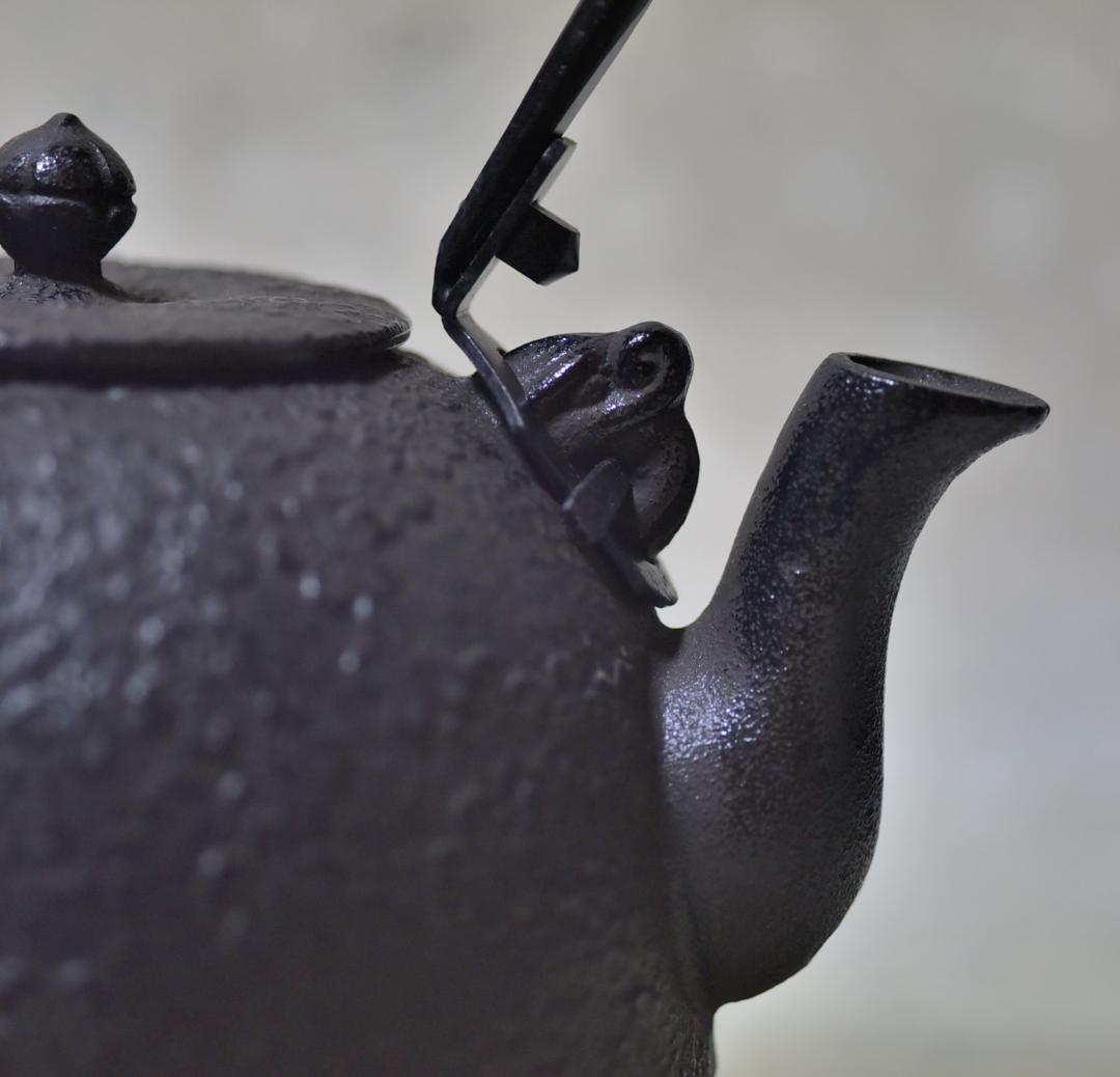 南部鉄瓶　鍋元造桜鉄瓶　【極上品】紙箱入り/お茶道具