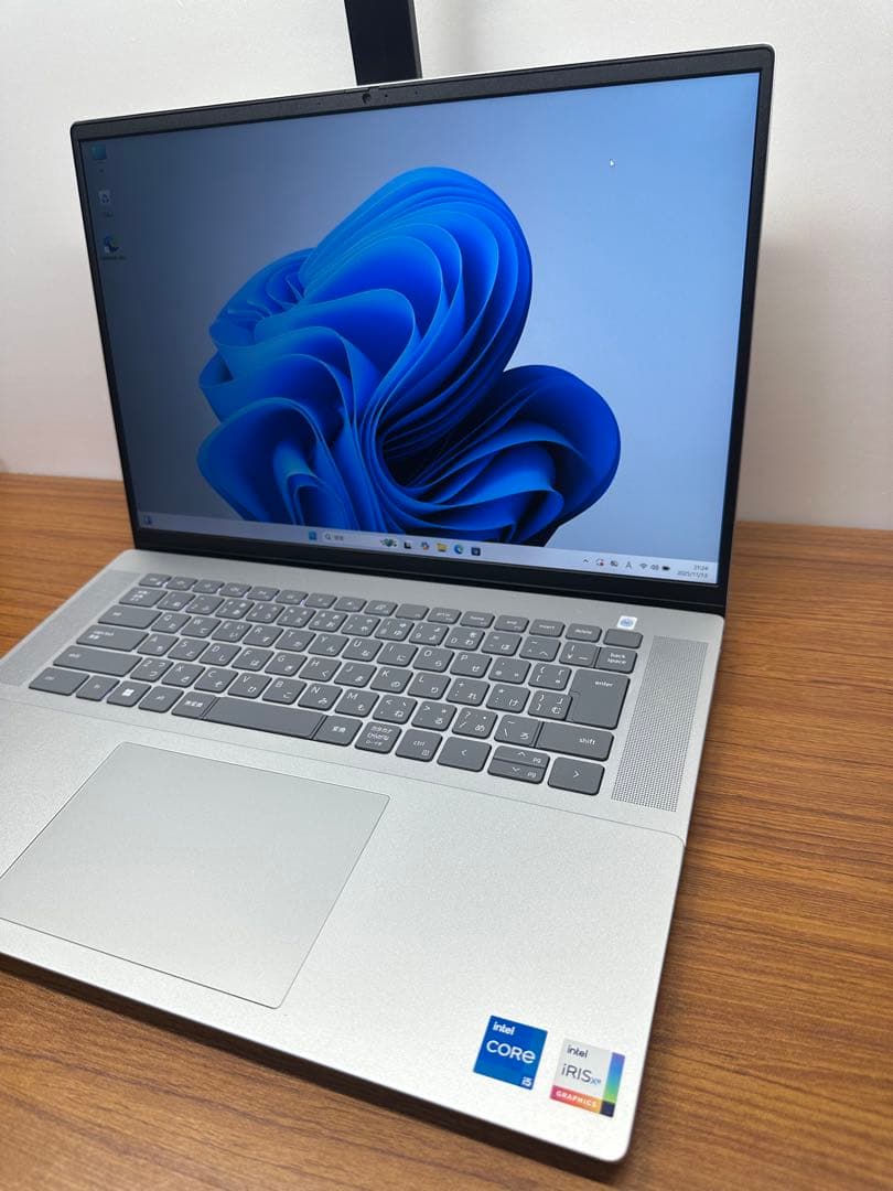 Windowsノート本体 Dell Inspiron 16 (5620) i5-1235 16/512