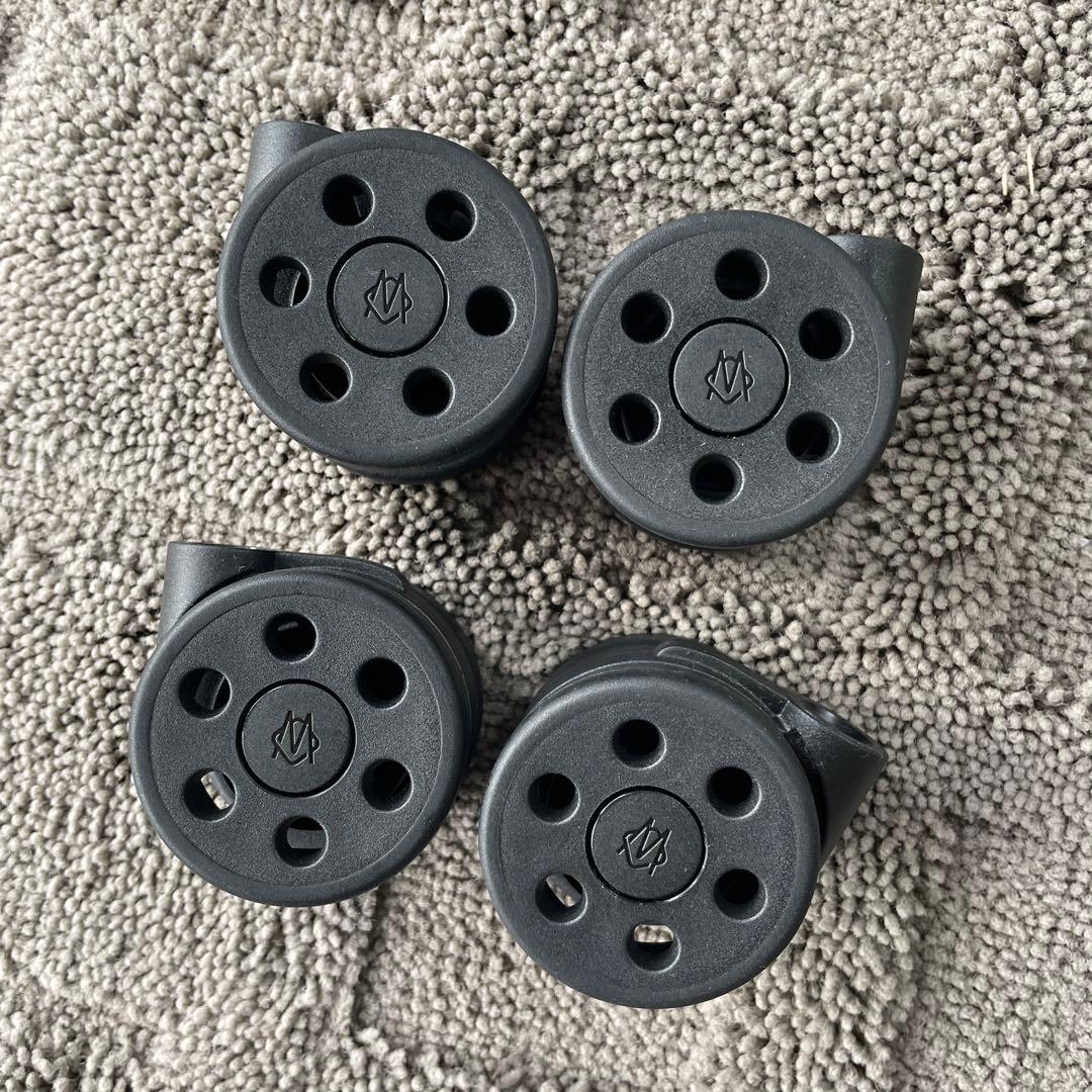 新品未使用 RIMOWA キャビン 純正マルチホイール タイヤ 車輪 4輪