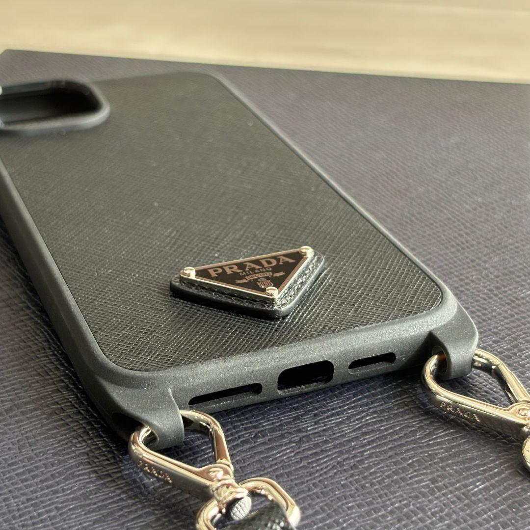 プラダ　iPhoneケース　ショルダー　スマホケース　レザー　PRADA
