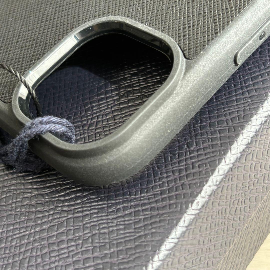 プラダ　iPhoneケース　ショルダー　スマホケース　レザー　PRADA