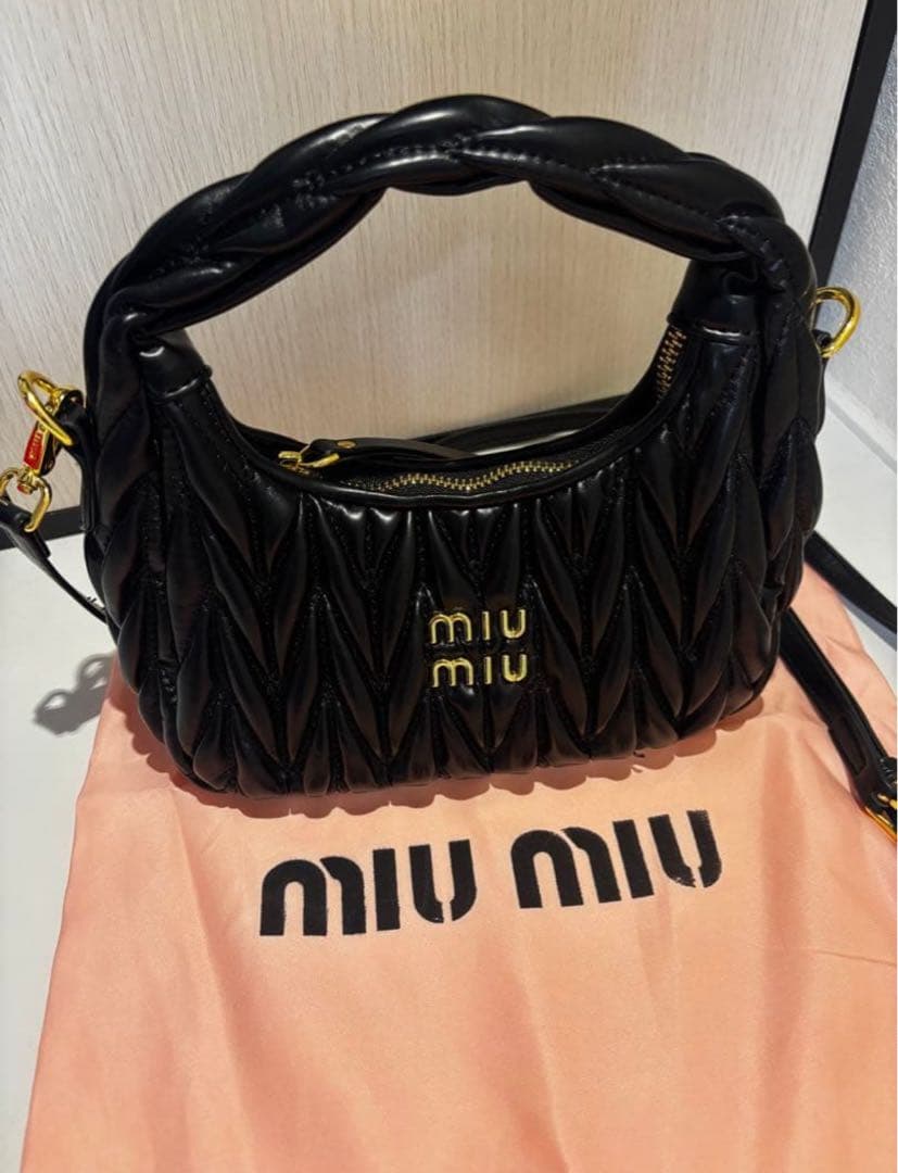 MIU MIU ブラック キルティング ハンドバッグ