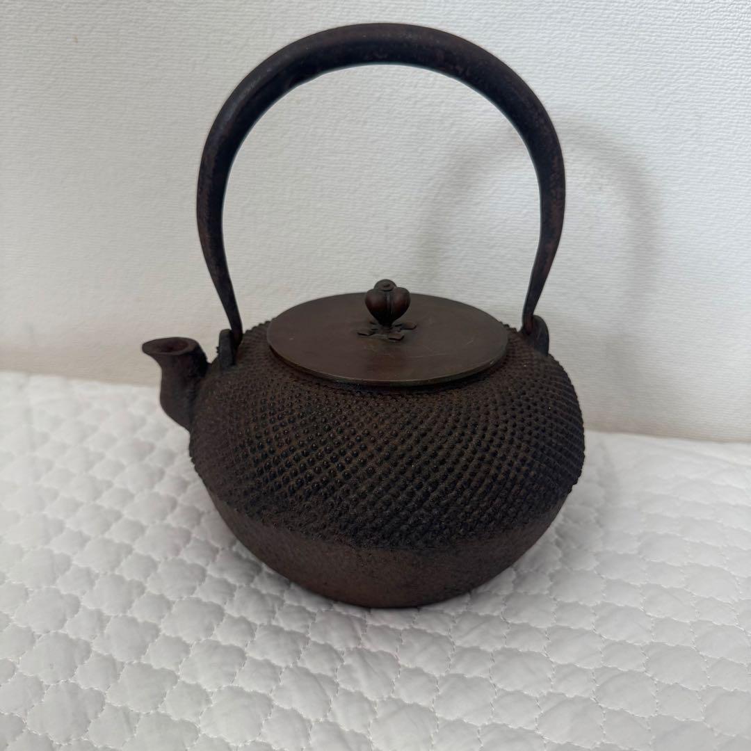 【骨董品】鉄製 網目模様龍文堂鉄瓶 アンティーク 丸型時代物 高さ20cm 刻印