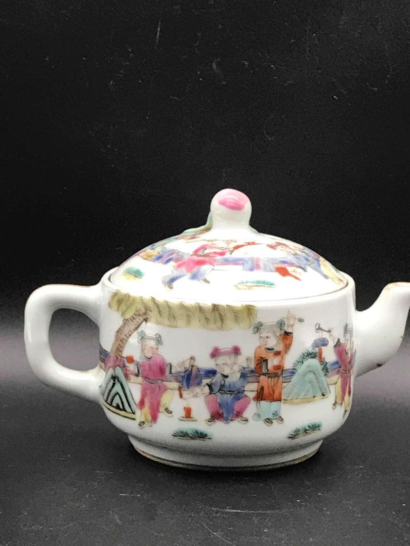 中国古美術　清同治　「同治年製」在銘　粉彩桃寿紋子供遊び紋　急須(C-17)