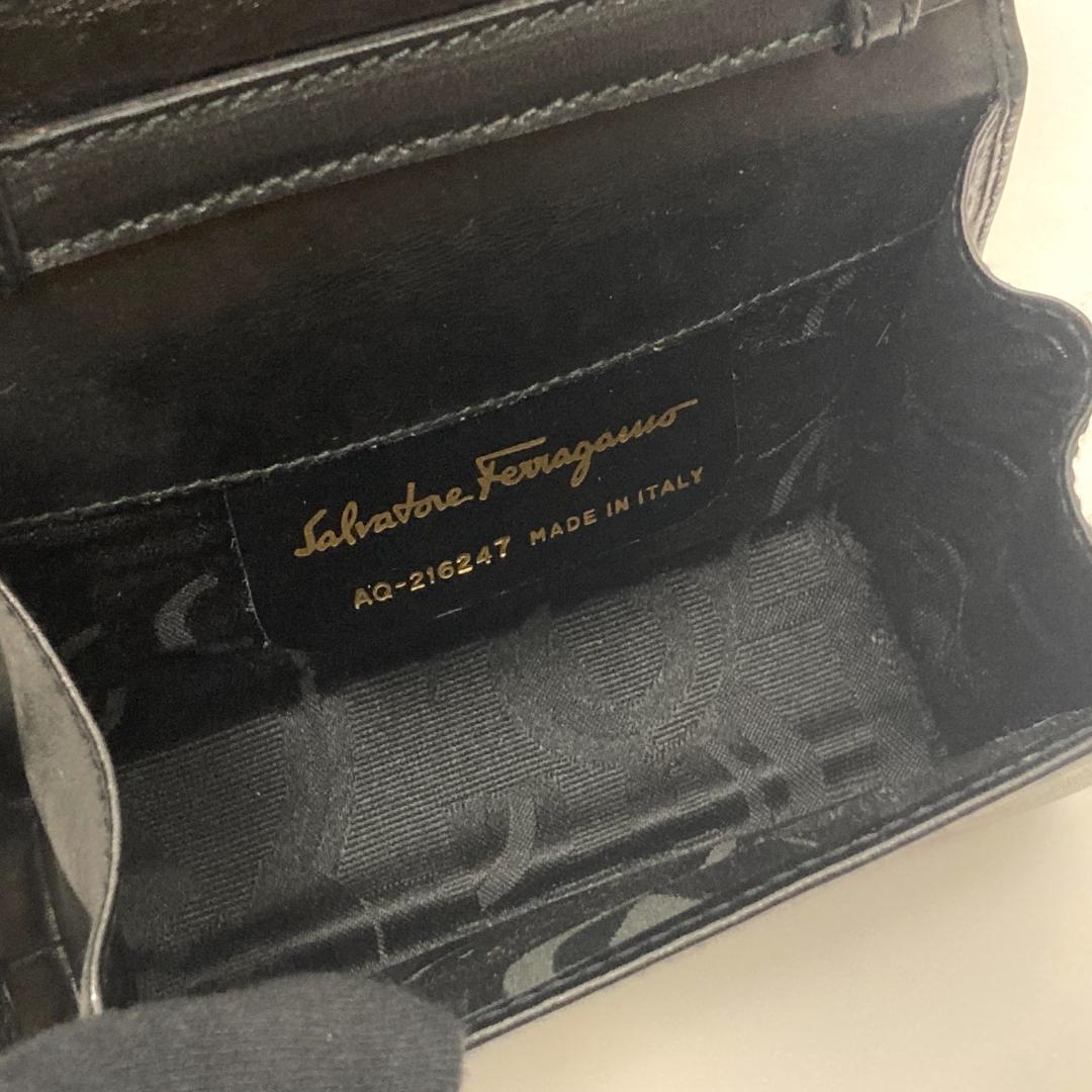 フェラガモ ヴァラリボン ミニショルダーバッグ ブラック ゴールド金具